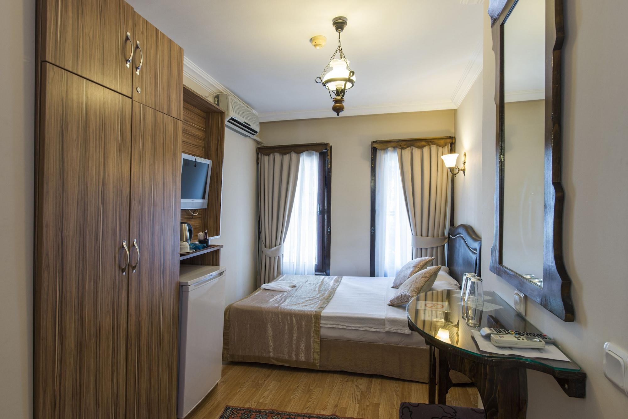 Naz Wooden House Inn Istanbul Exterior foto