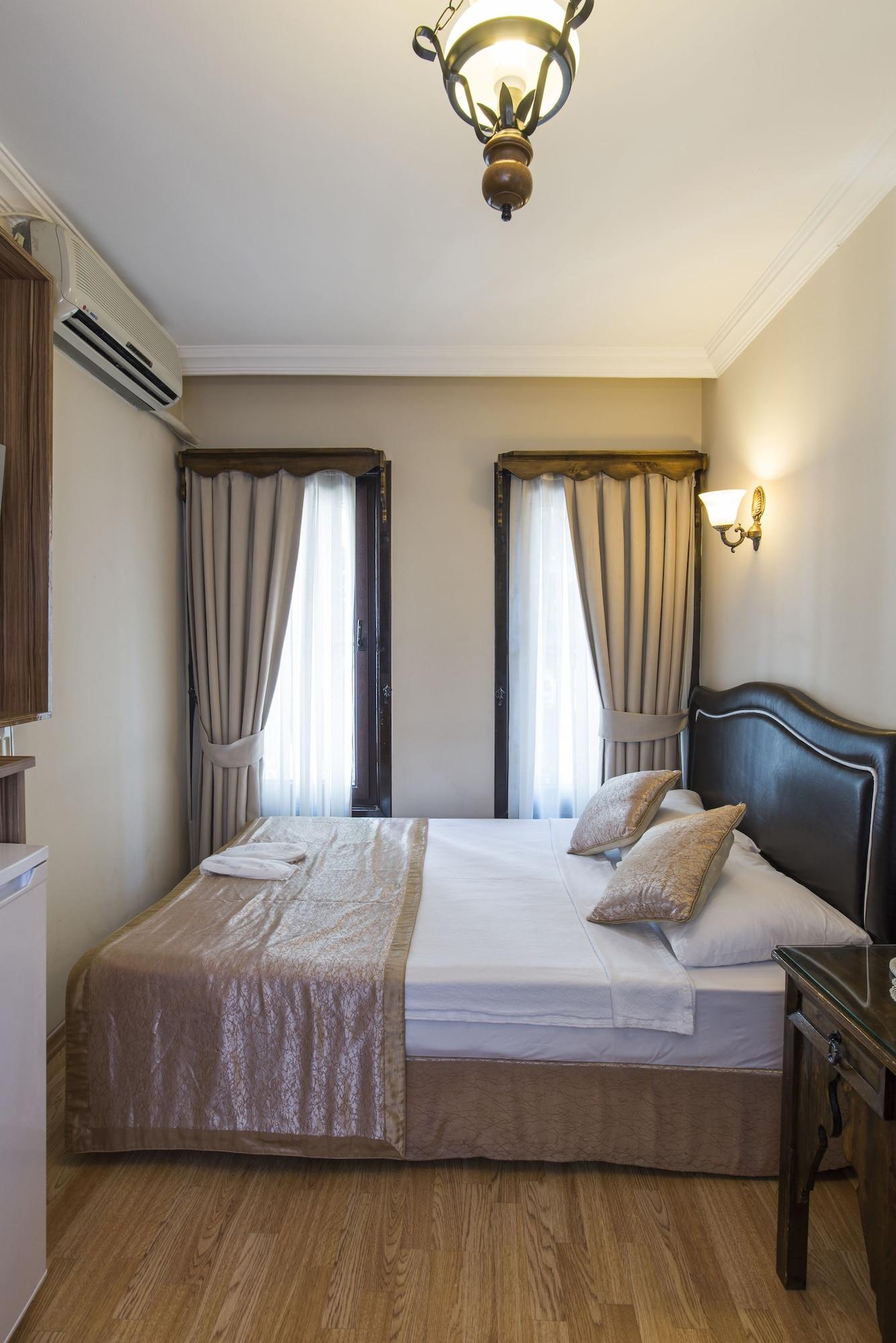 Naz Wooden House Inn Istanbul Exterior foto