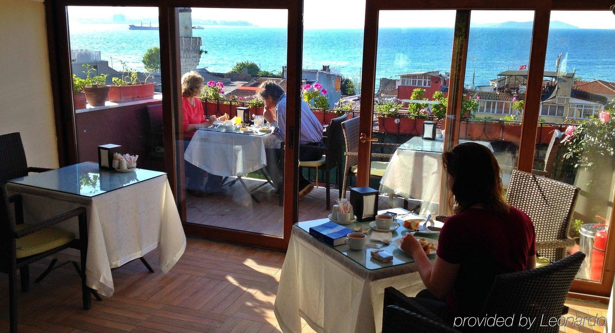 Naz Wooden House Inn Istanbul Exterior foto