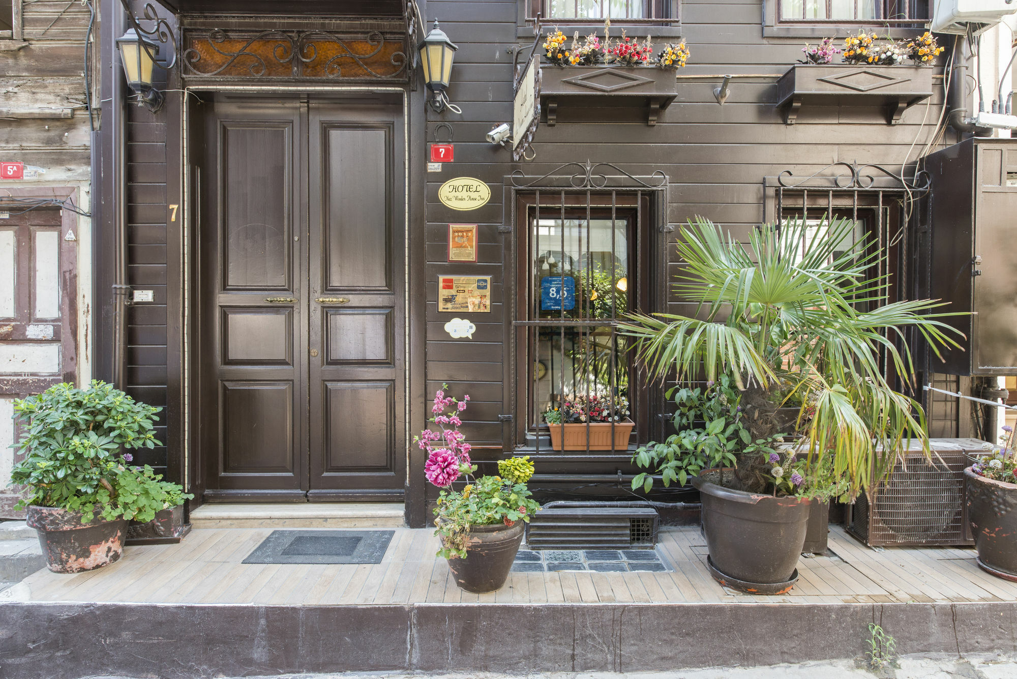 Naz Wooden House Inn Istanbul Exterior foto