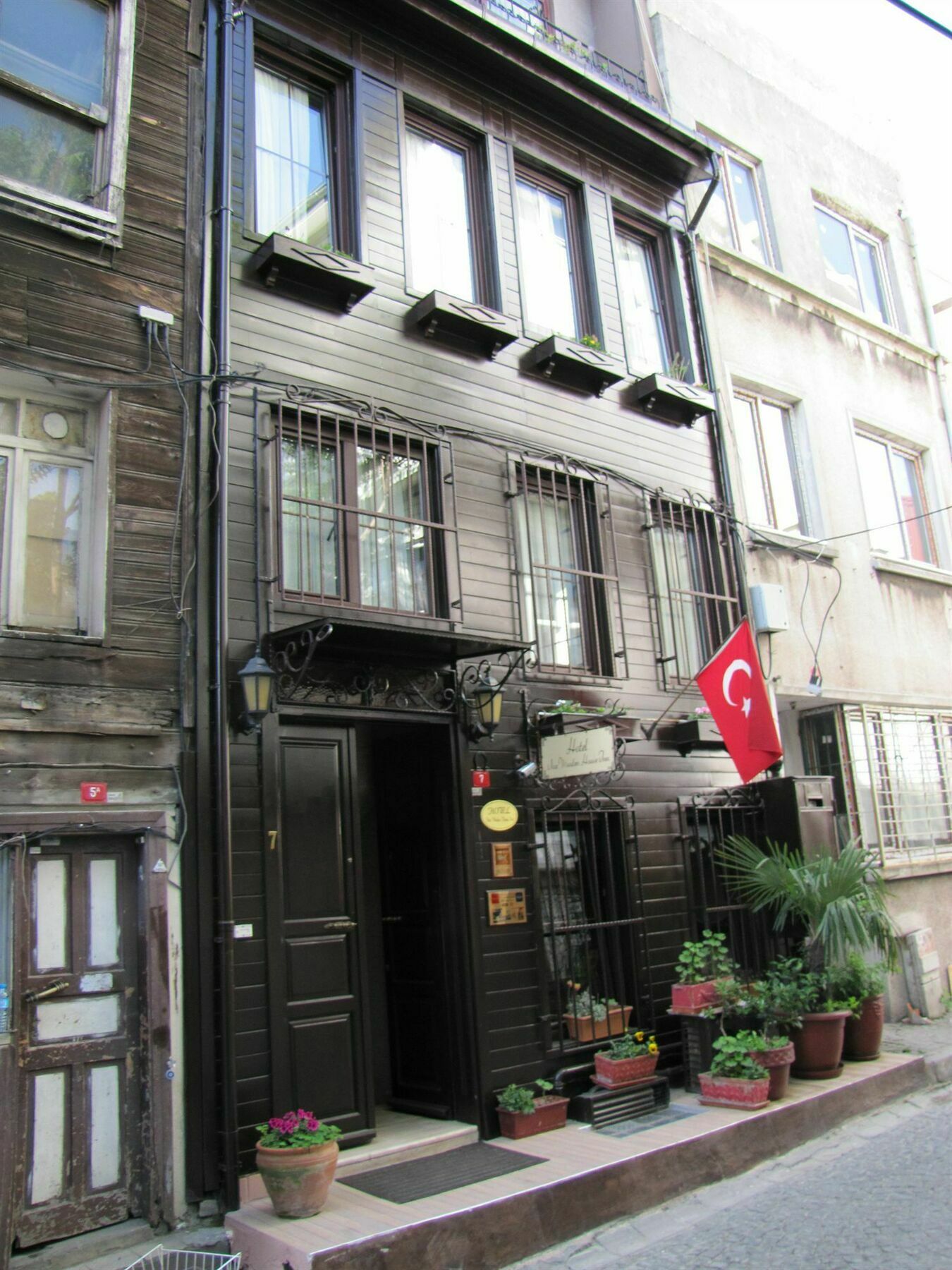 Naz Wooden House Inn Istanbul Exterior foto